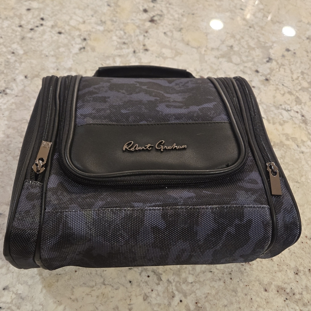 Men's ROBERT GRAHAM Dopp Kit - New Without Tags